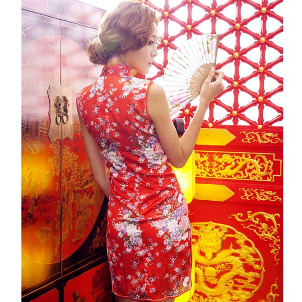 Starfire Daydream - Enchanting Crimson Qipao Silk Dress - Fancy Dress Ups