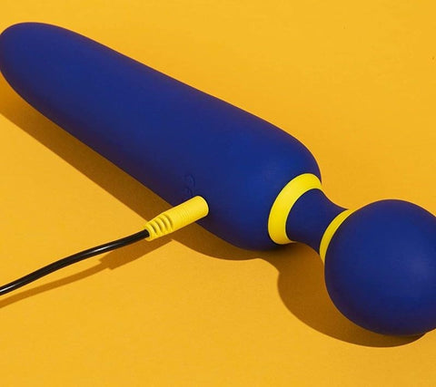 Romp Flip Wand Personal Massager Rechargeable - Personal Massagers